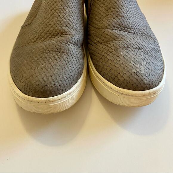 Sofft womens slip on loafers gray textured snake skin faux suede business casual - Picture 8 of 8